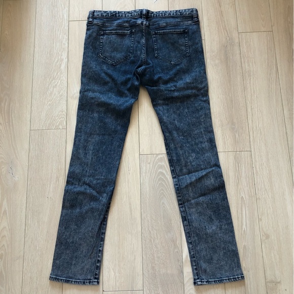 GU (Uniqlo Sister Brand) Acid Wash Skinny Jeans - Picture 3 of 9